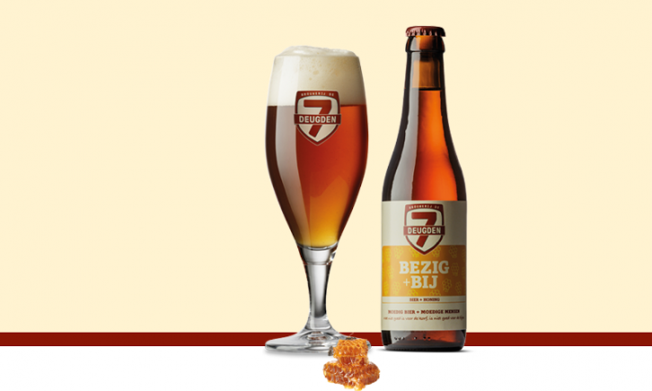 Bezig + Bij honingbier flesje en glas